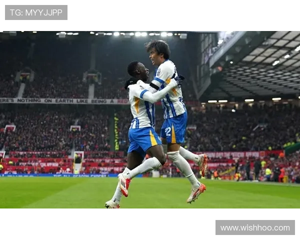 曼联防守漏洞凸显,整体结构问题成主因而非个人失误 曼联防守漏洞凸显,整体结构问题成主因而非个人失误